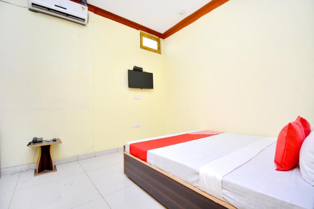 โอโย 40306 ไวท์เฮาส์ Hotel ชลันธระ ภายนอก รูปภาพ