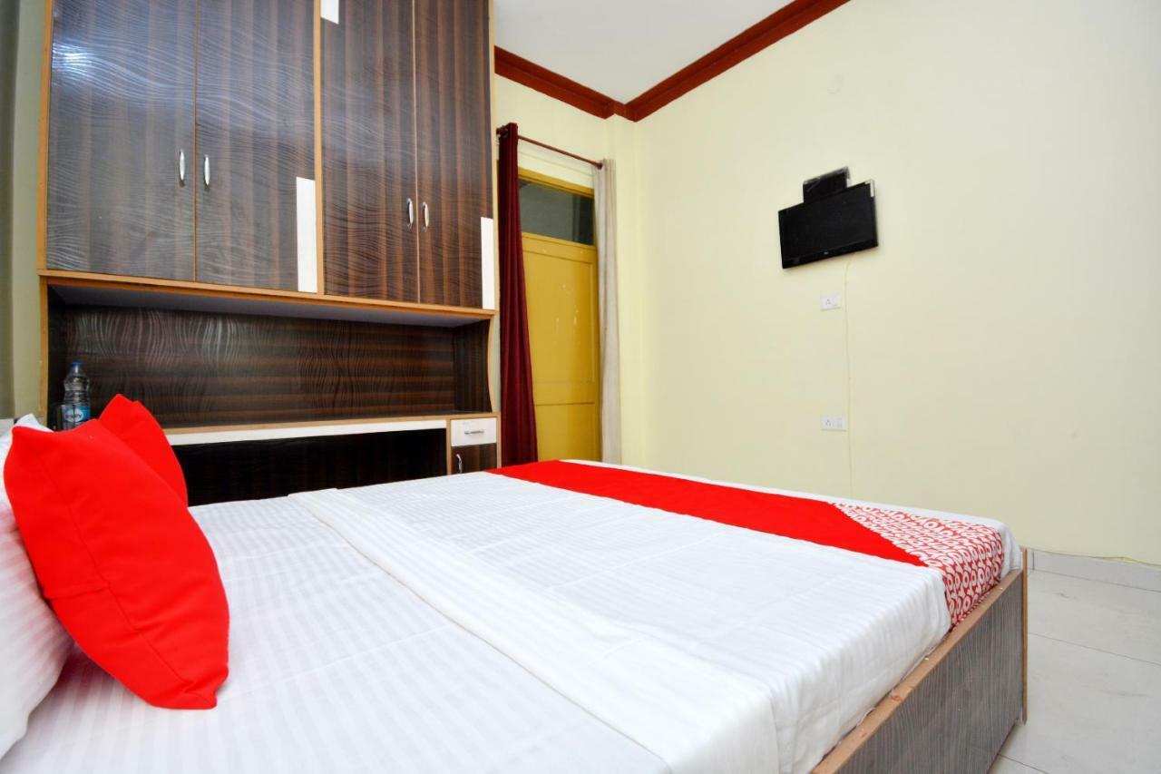 โอโย 40306 ไวท์เฮาส์ Hotel ชลันธระ ภายนอก รูปภาพ